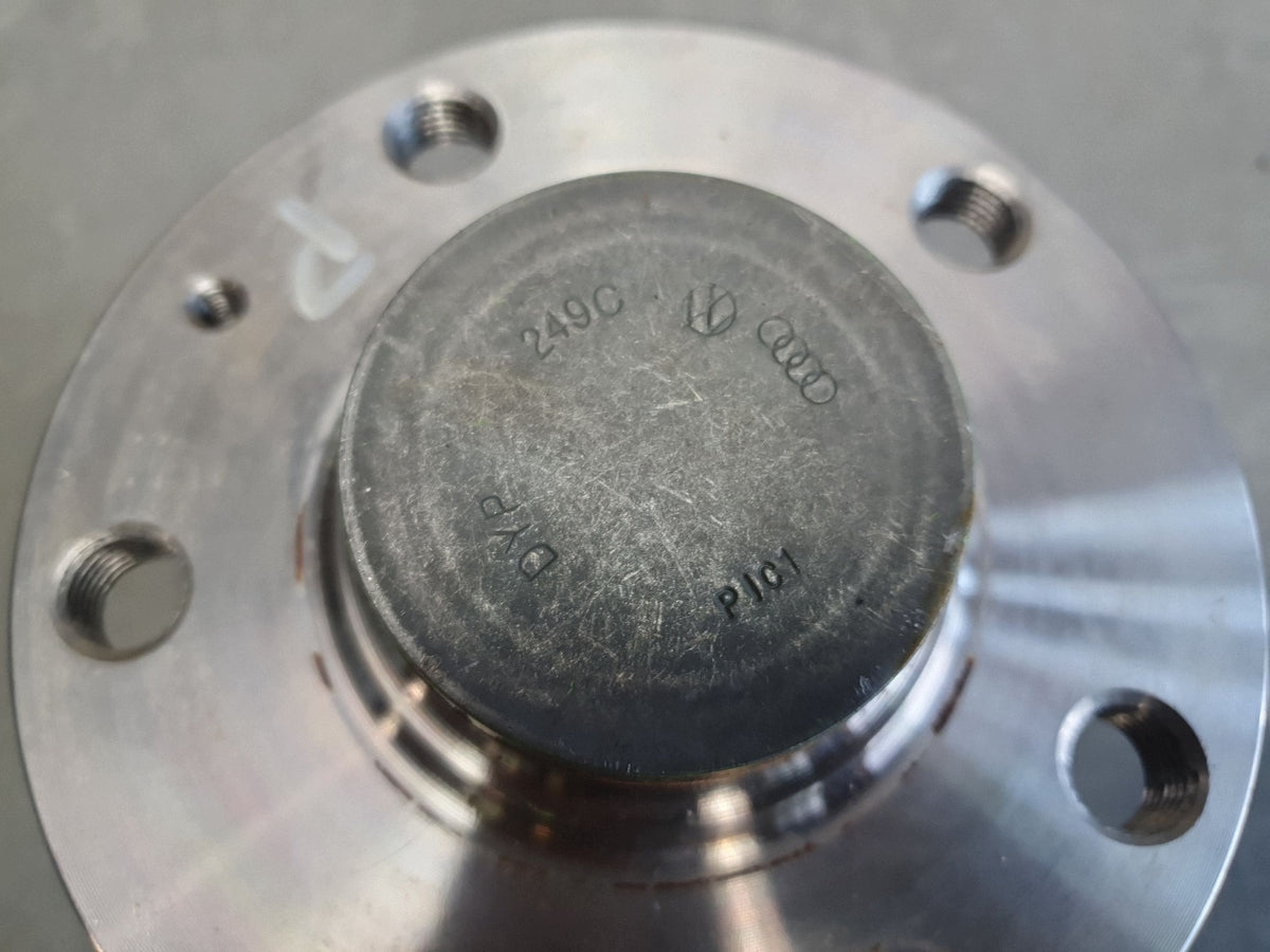 Audi A3 8Y Hub with bearing rear 5WA501611