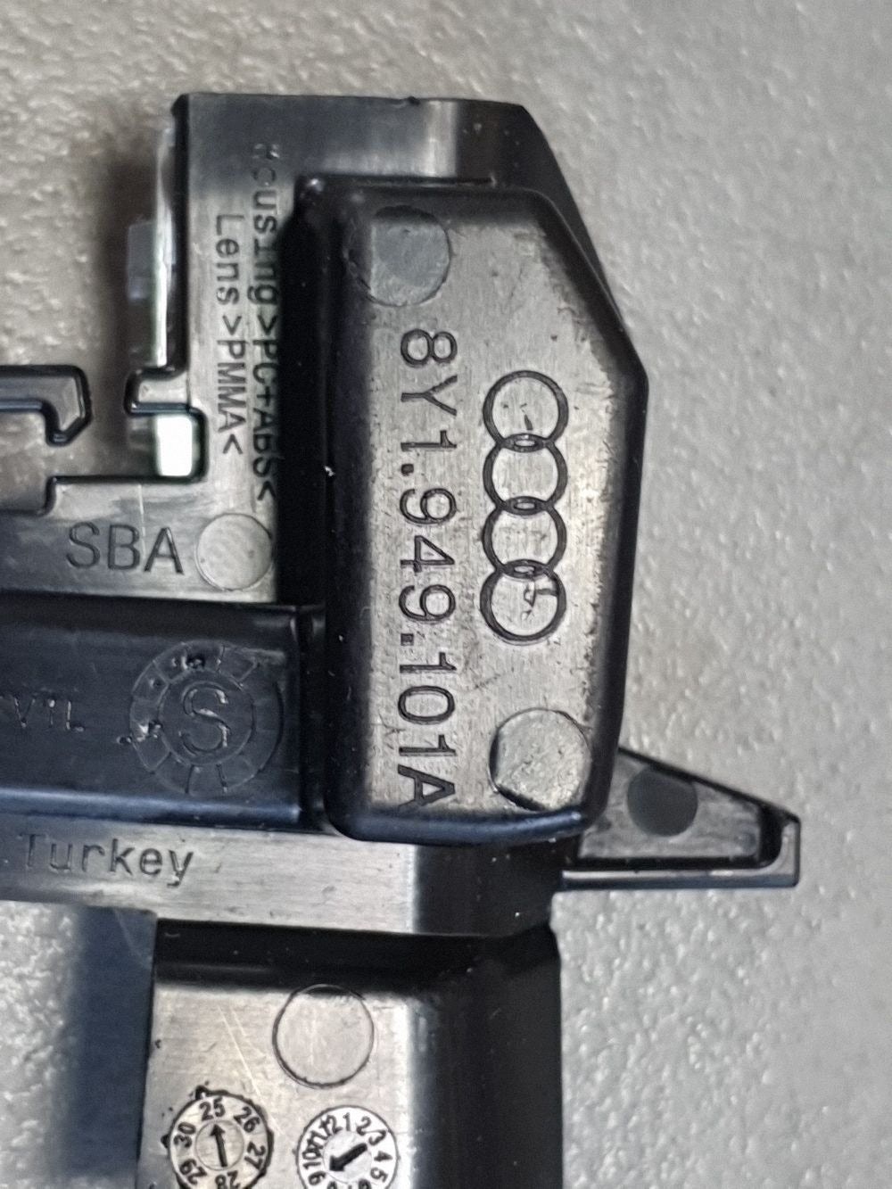 Audi A3 8Y Indicator in mirror left 8Y1949101A