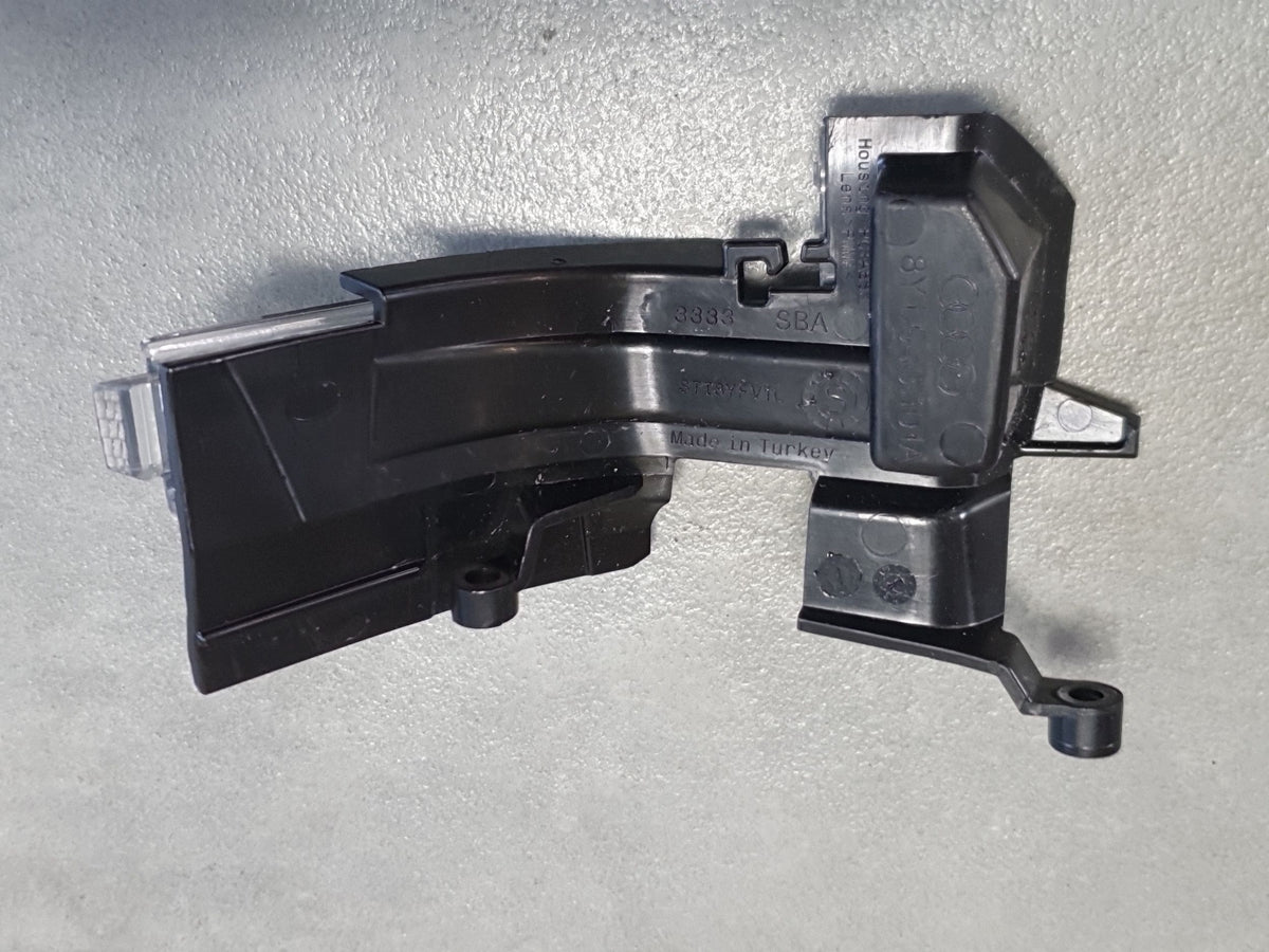Audi A3 8Y Indicator in mirror left 8Y1949101A