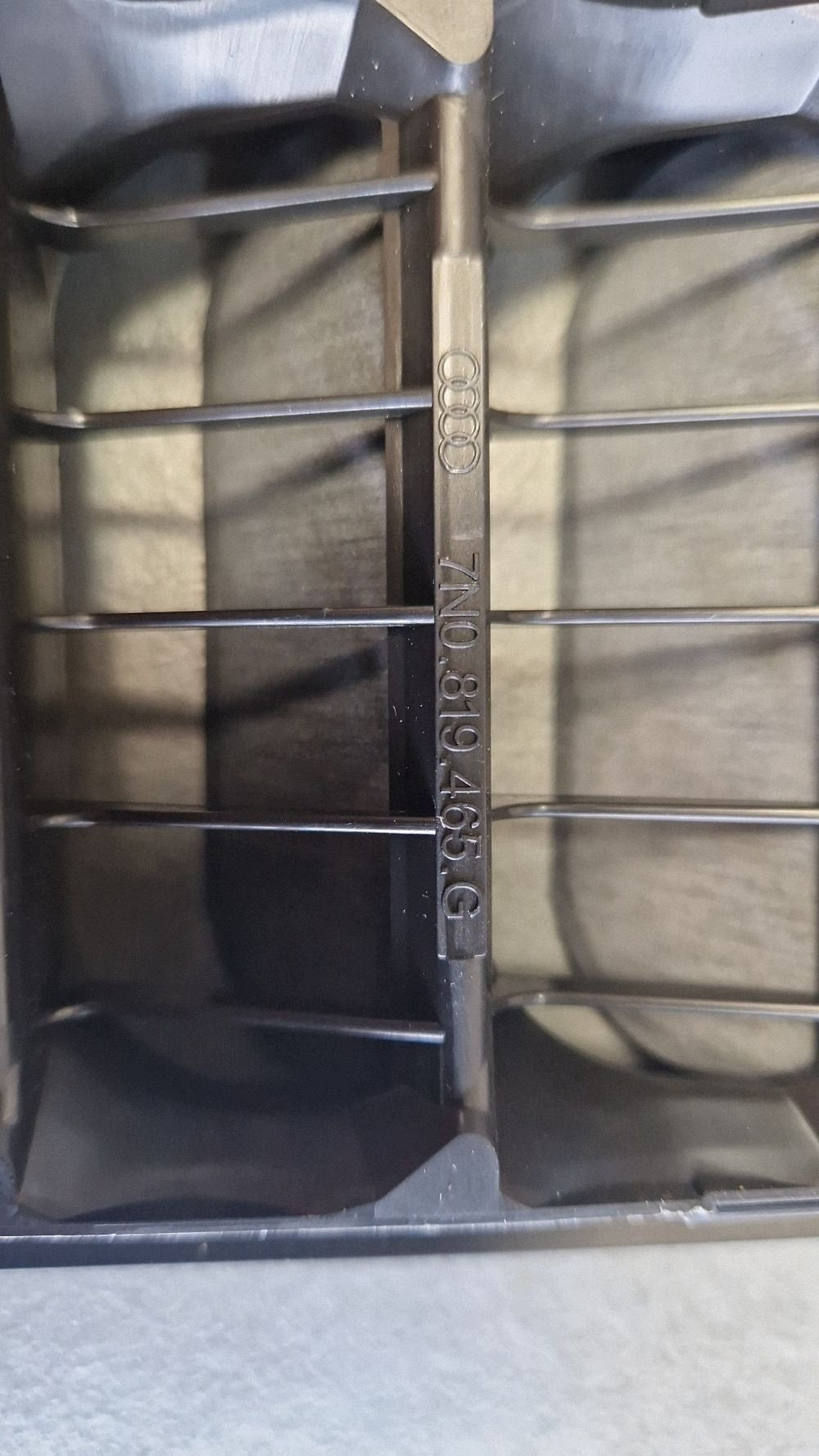 Audi A3 8Y air extraction grille 7N0819465G