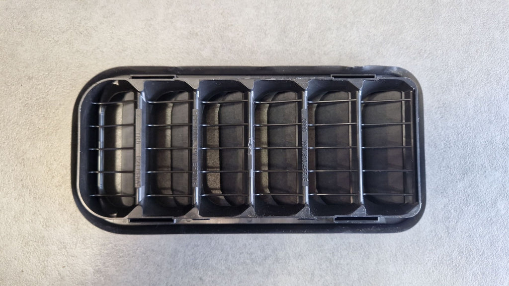 Audi A3 8Y air extraction grille 7N0819465G