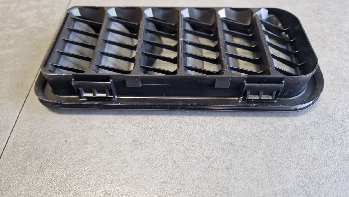 Audi A3 8Y air extraction grille 7N0819465G
