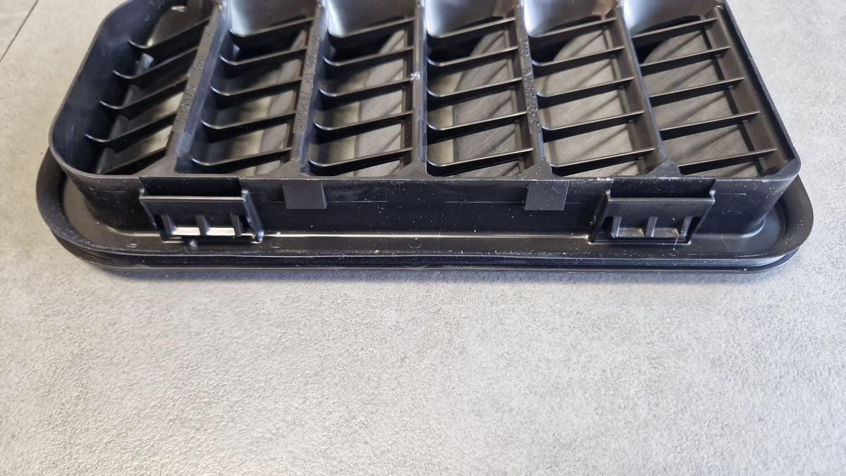 Audi A3 8Y air extraction grille 7N0819465G