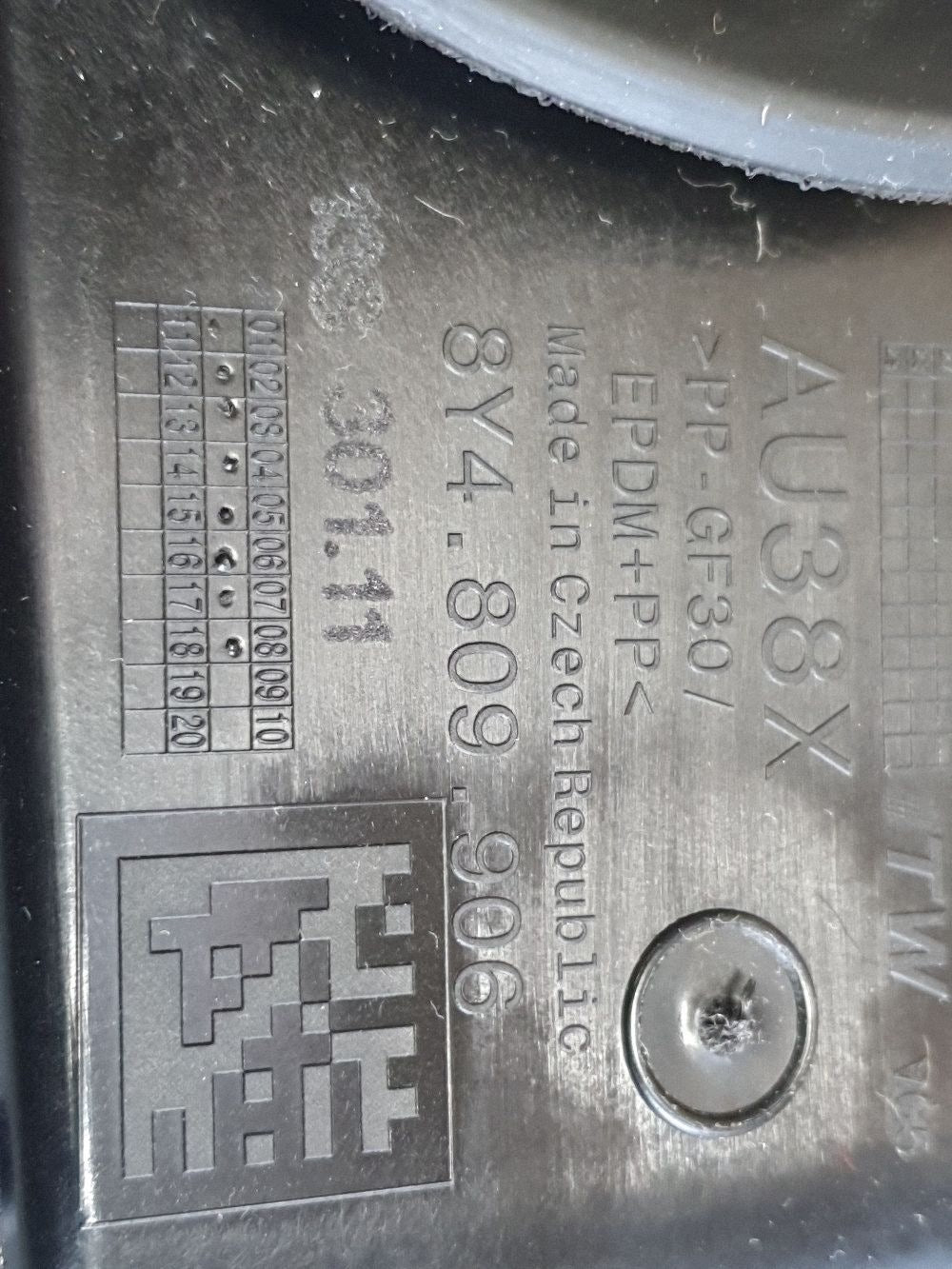 Audi A3 8Y fuel filler flap 8Y4809906 ly9b
