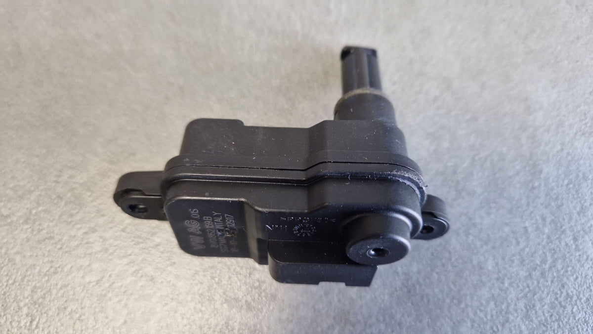 Audi A3 8Y fuel filler flap actuator 8V0862159B