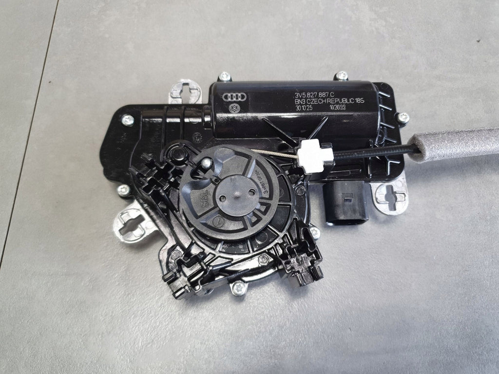 Audi A3 8Y tailgate pull 3V5827887C
