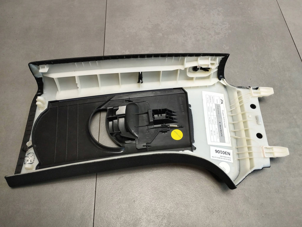 Audi A3 S3 8V POST COVER RIGHT 8V3867244