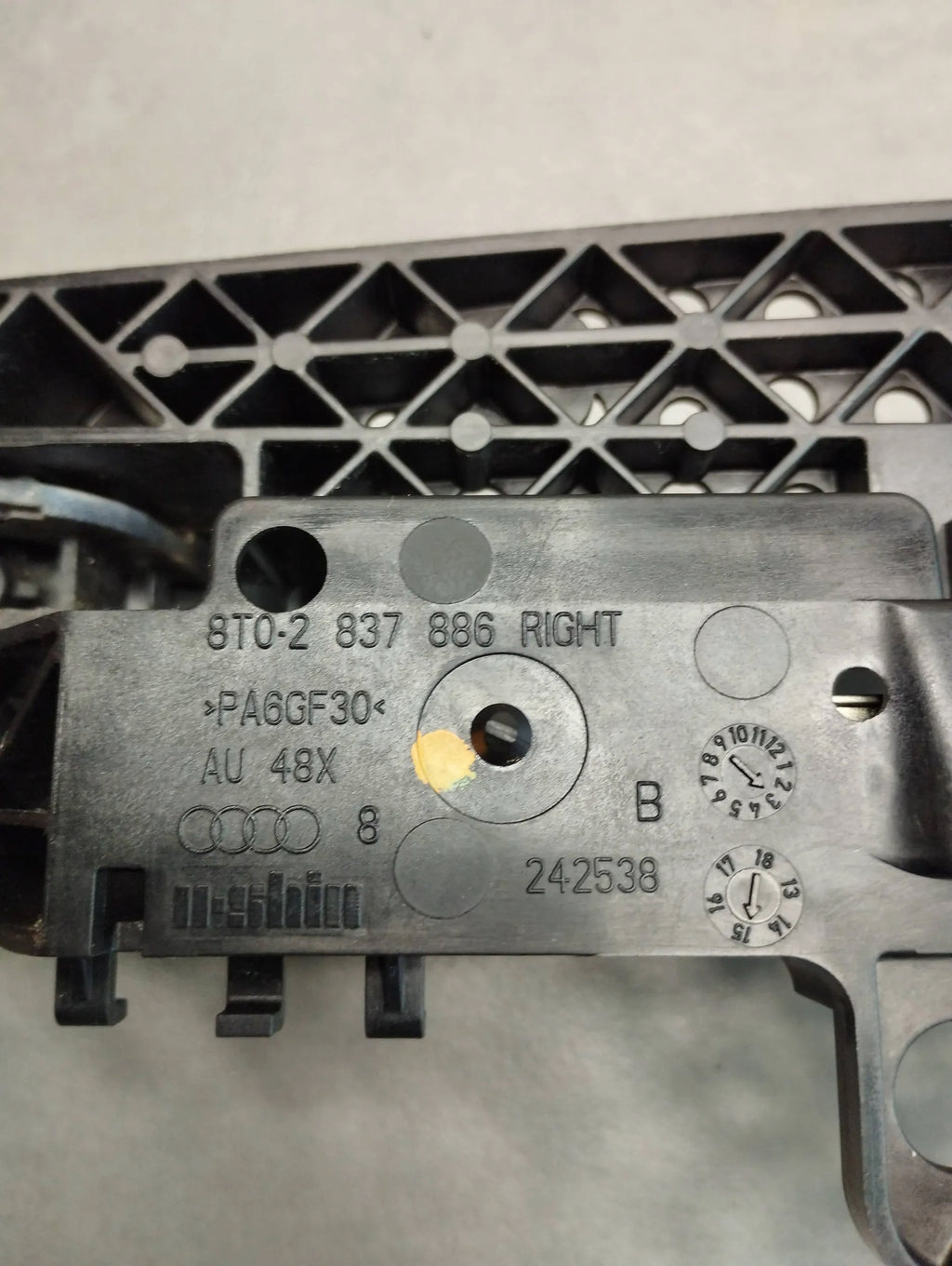 Audi A4 B8 HANDLE RIGHT REAR LY7F