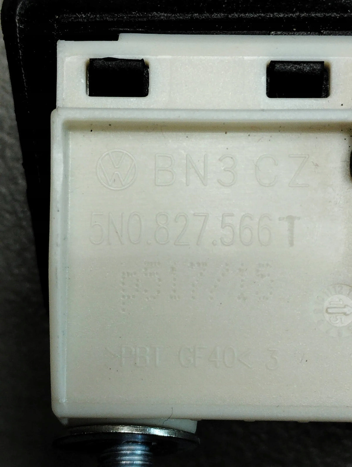 Audi A4 B8 KOMBI FLAP HANDLE REAR 5N0827566T