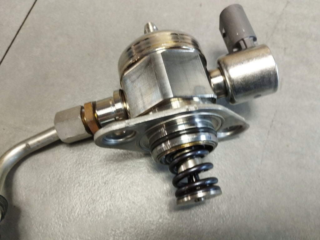 Audi A4 B9 2017 2.0 tfsi fuel pump 06K127028B