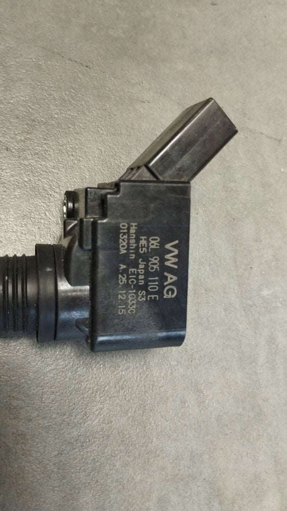 Audi A4 B9 2017 2.0 tfsi ignition coil 06L905110E