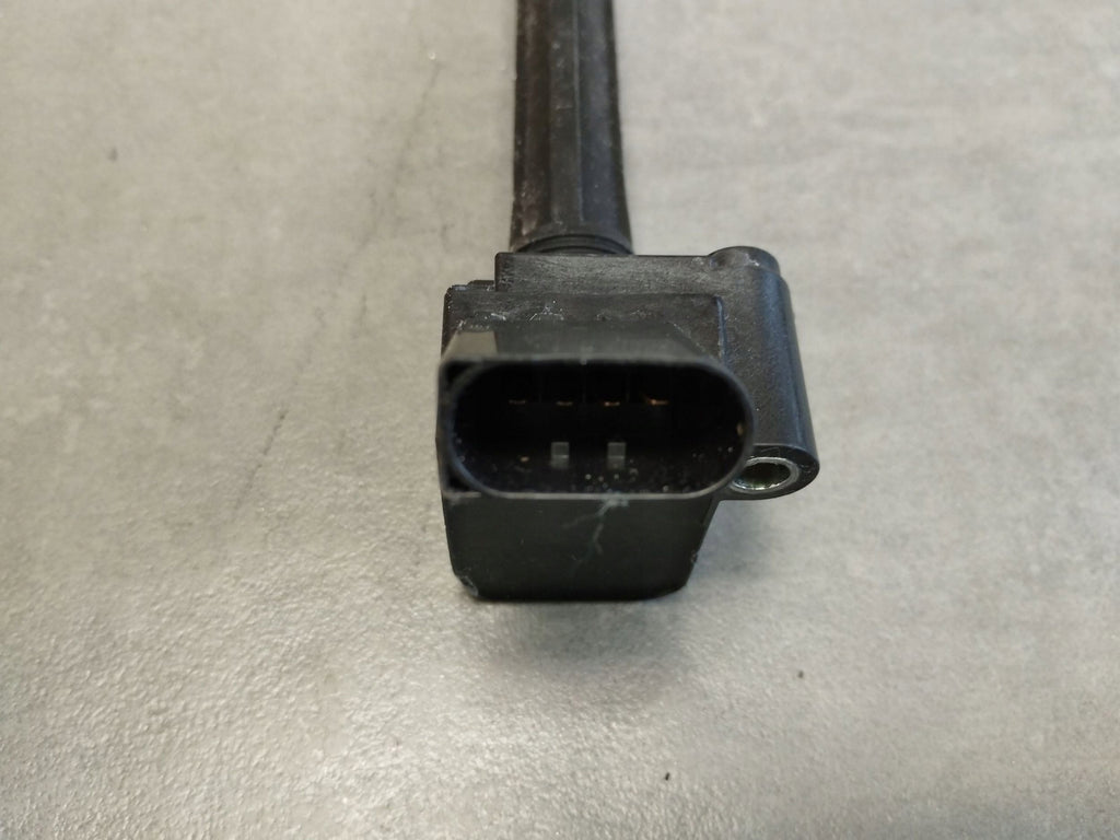 Audi A4 B9 2017 2.0 tfsi ignition coil 06L905110E