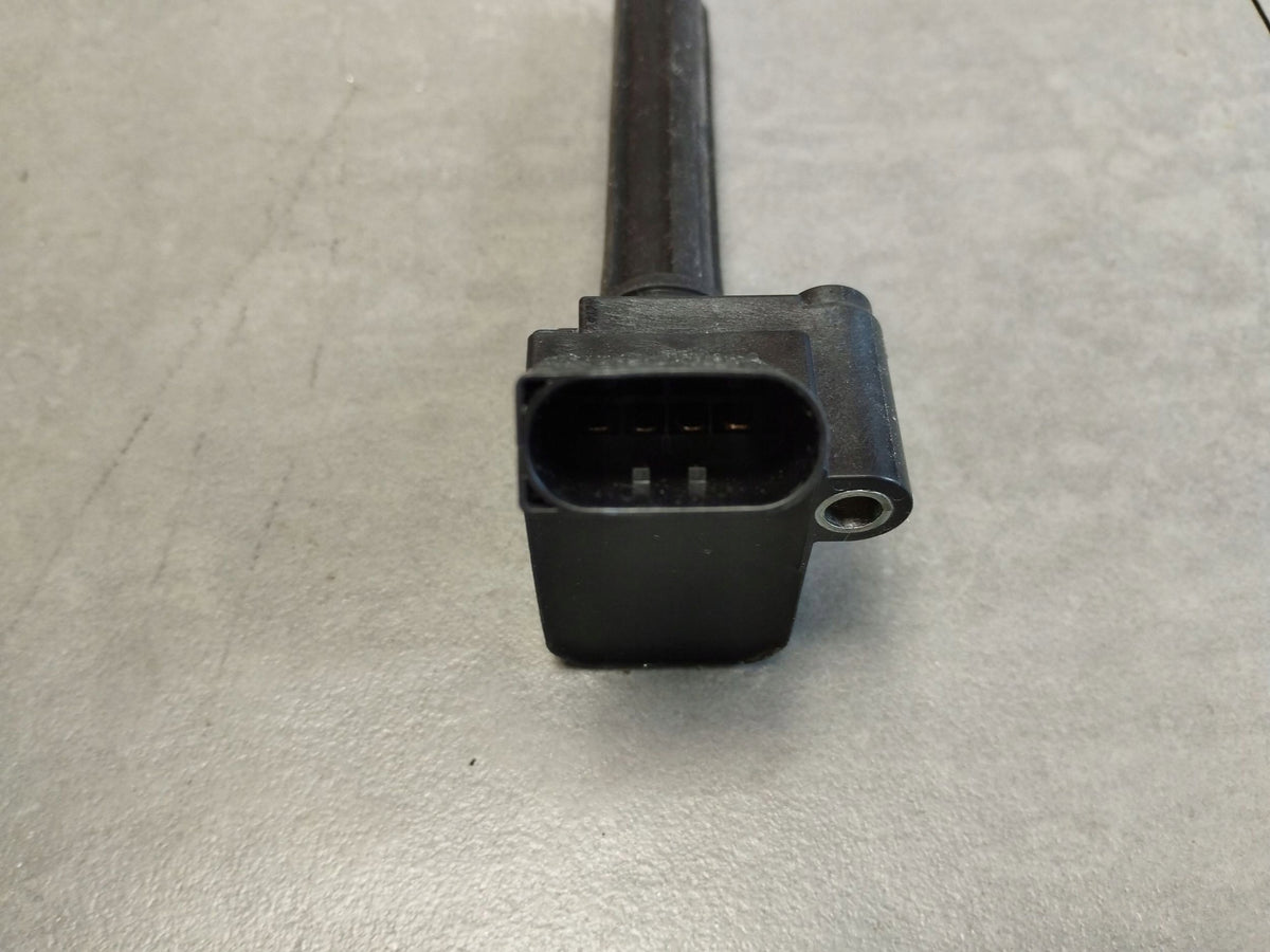 Audi A4 B9 2017 2.0 tfsi ignition coil 06L905110E