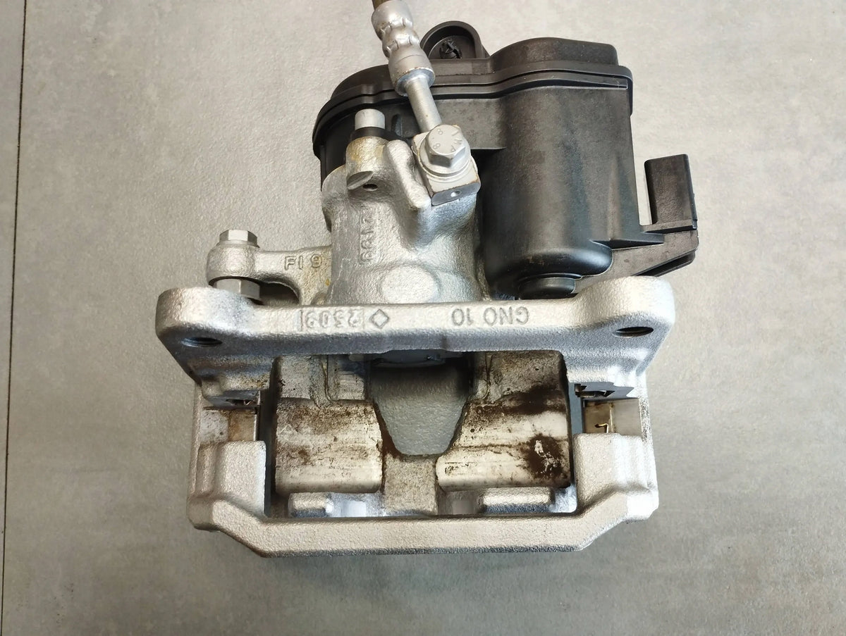 Audi A4 B9 8W CLAMP RIGHT REAR 8W0406BL