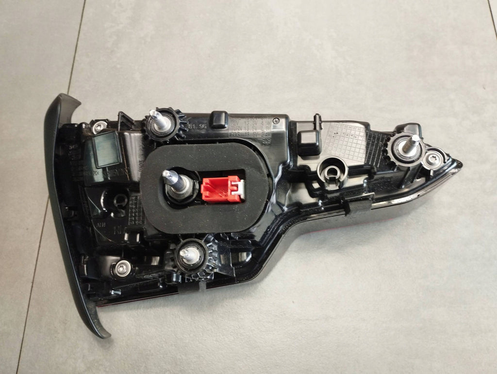 Audi A4 B9 8W LIFT LAMP RIGHT REAR LED 8W5945094AA