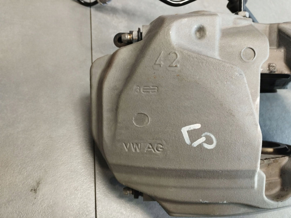 Audi A4 S4 B9 8W Brake caliper left front 8W05FN