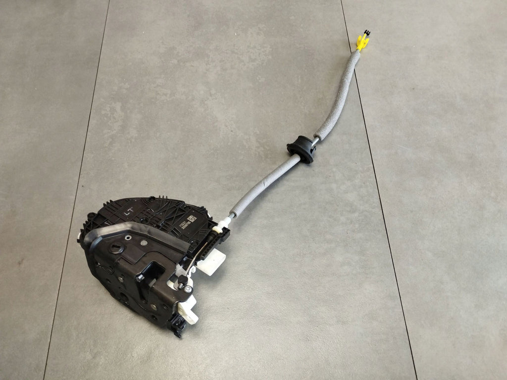 Audi A4 S4 B9 8W Lock left rear 8X0839015F