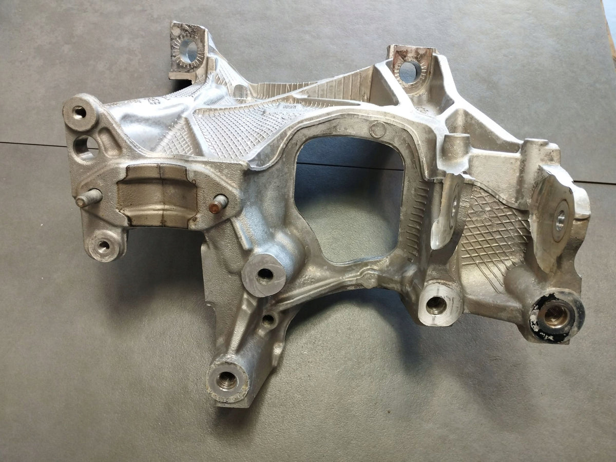 Audi A4 S4 B9 8W Paw sled support 8W0399295E