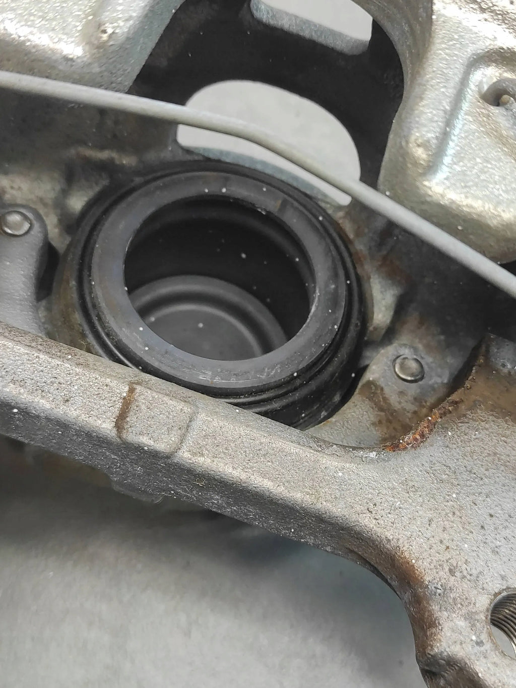 Audi A5 8T CLAMP LEFT FRONT