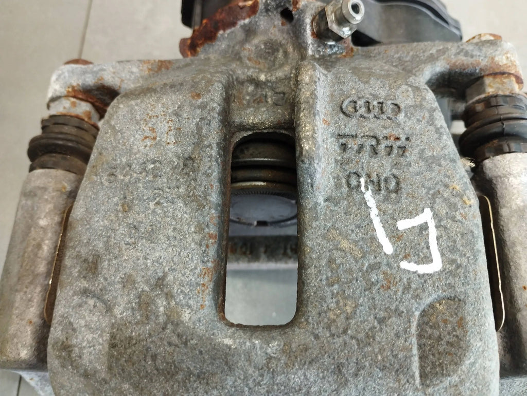 Audi A5 8T CLAMP LEFT REAR 8K0615403E