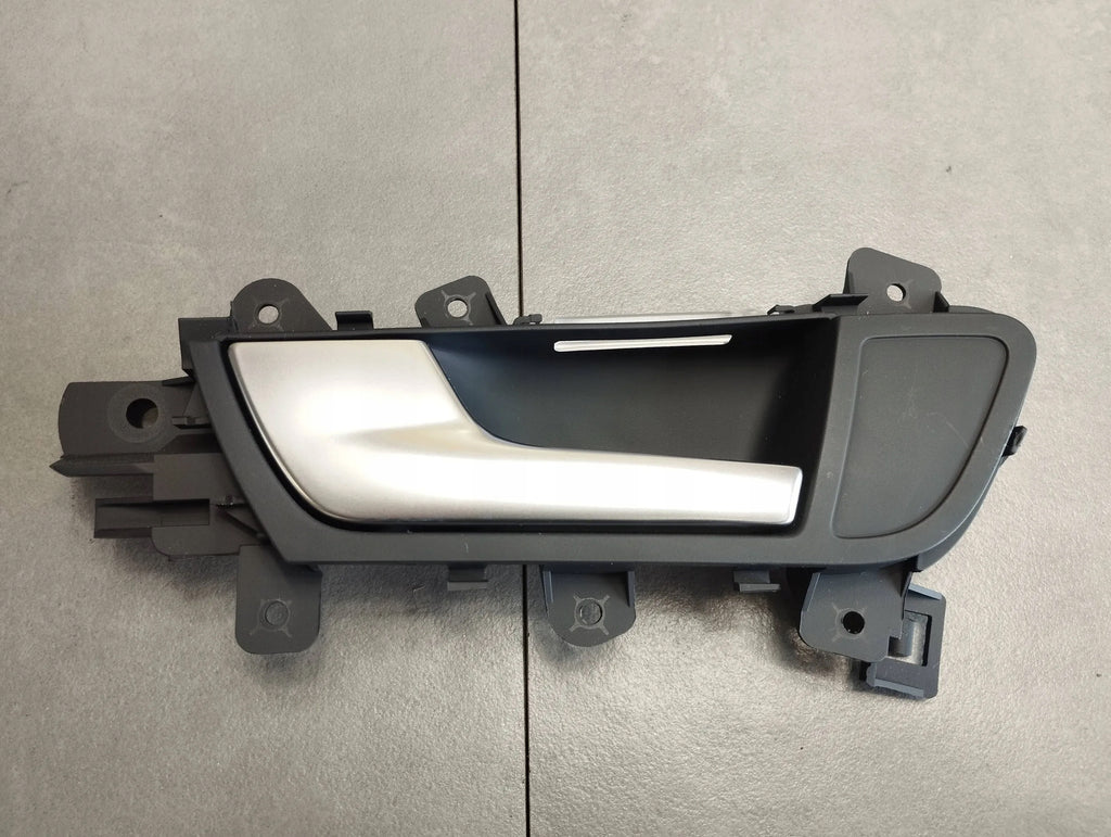 Audi A5 8T DOOR HANDLE LEFT REAR LED 8K0839019E
