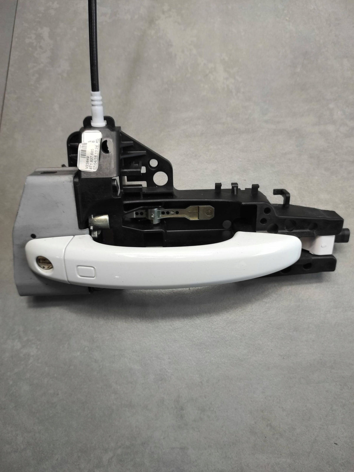 Audi A5 8T HANDLE LEFT FRONT KESSY LS9R