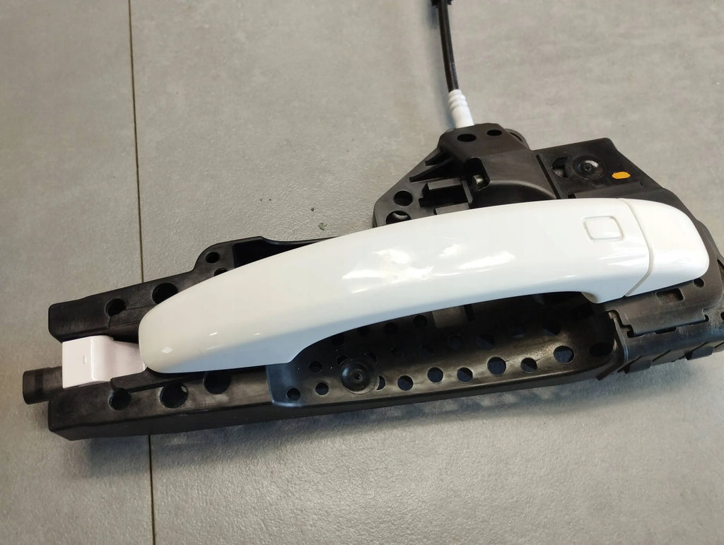 Audi A5 8T HANDLE RIGHT FRONT LY9C