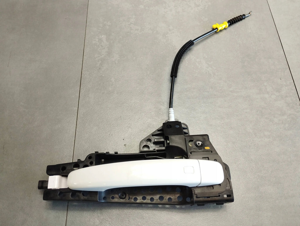 Audi A5 8T HANDLE RIGHT FRONT LY9C