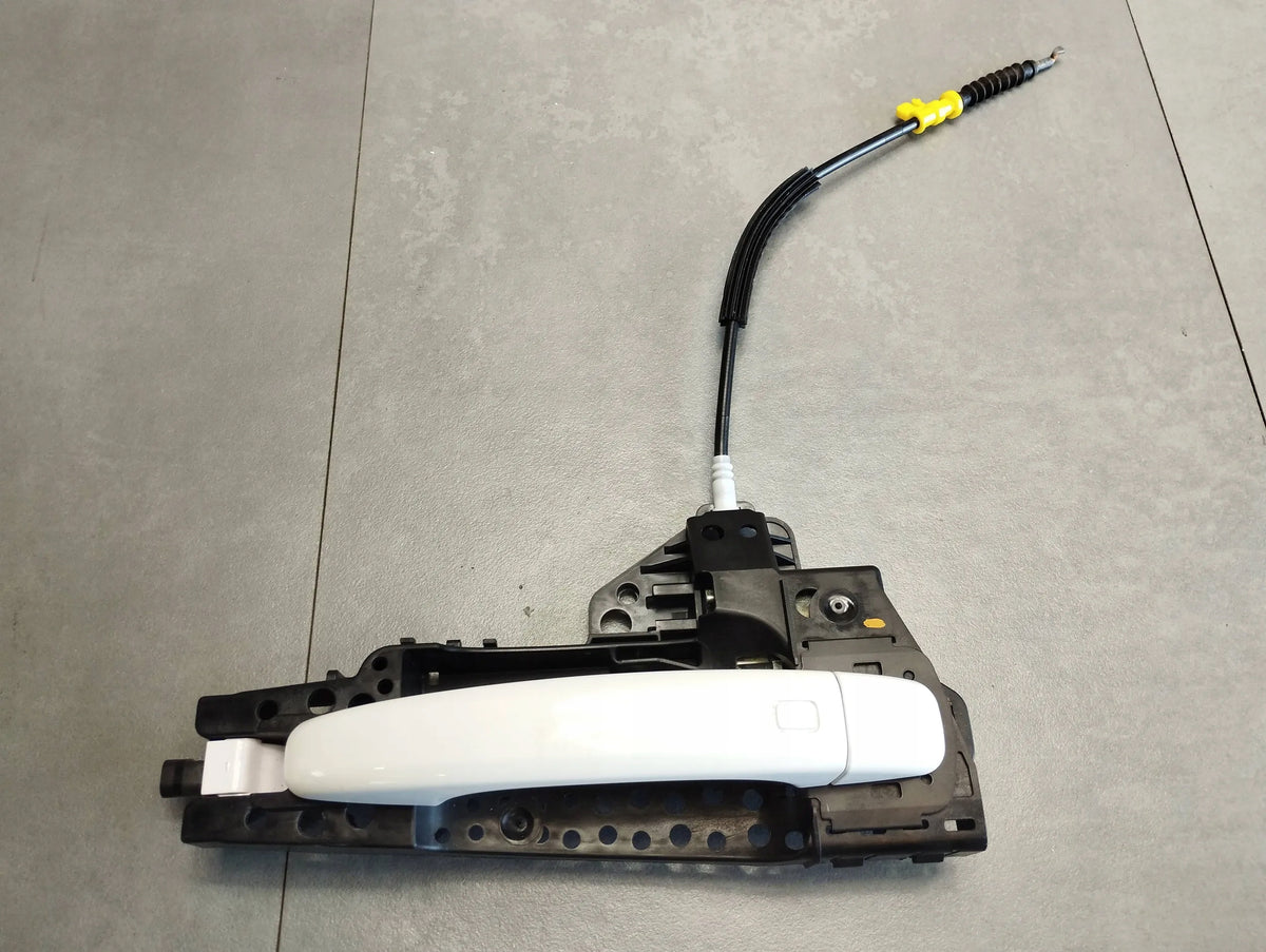 Audi A5 8T HANDLE RIGHT FRONT LY9C