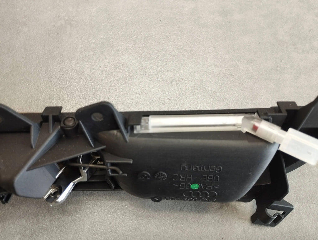 Audi A5 8T HANDLE RIGHT REAR LED 8K0839020