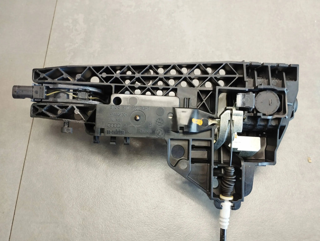 Audi A5 8T HANDLE RIGHT REAR LY9C 8T02837886