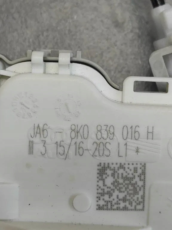 Audi A5 8T LOCK RIGHT REAR 8K0839016H