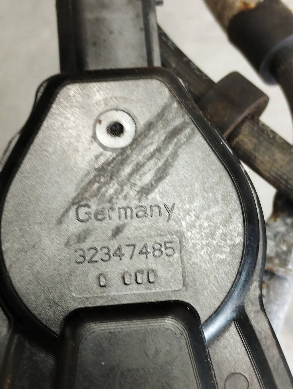 Audi A5 8t CLAMP RIGHT REAR 32347485 8K0615404E