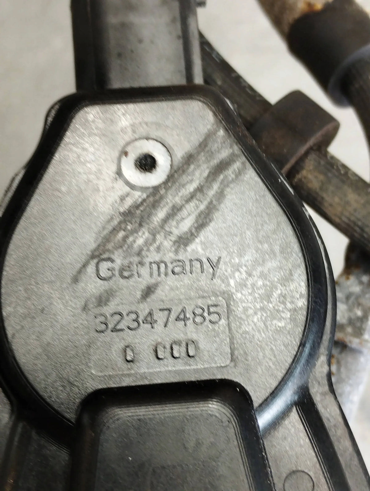 Audi A5 8t CLAMP RIGHT REAR 32347485 8K0615404E
