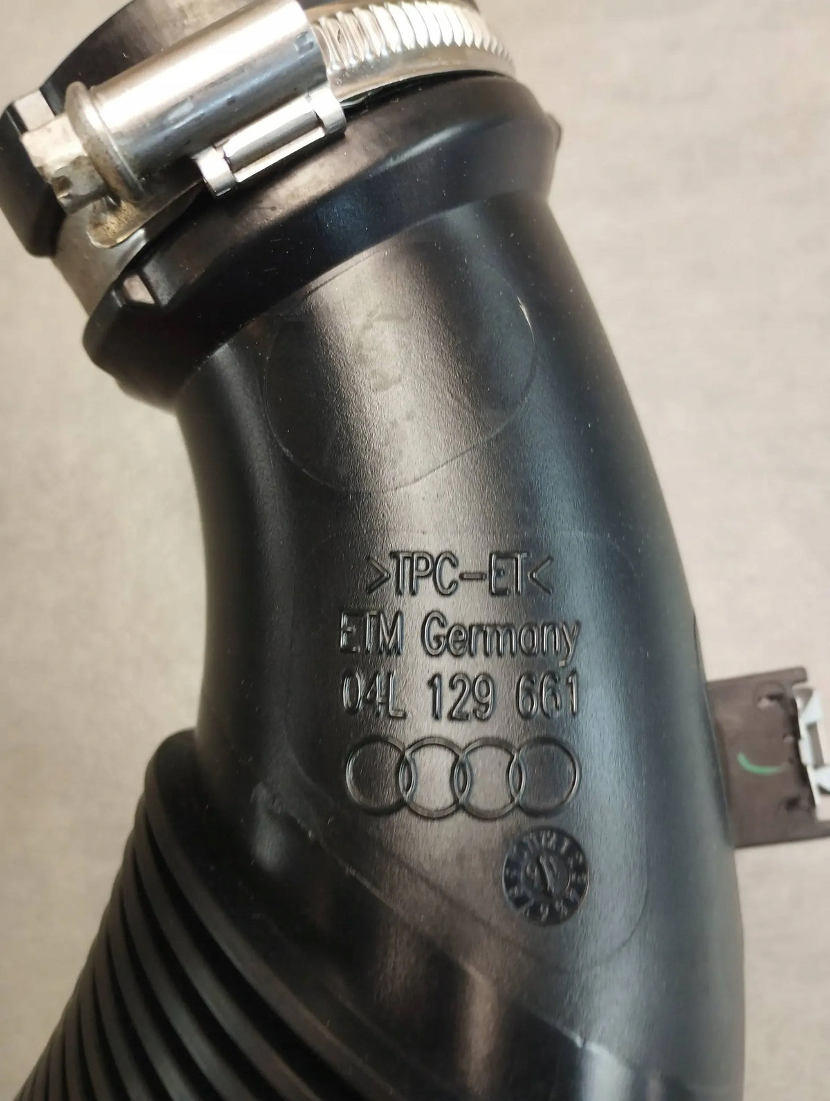 Audi A5 8t suction pipe 04L129661
