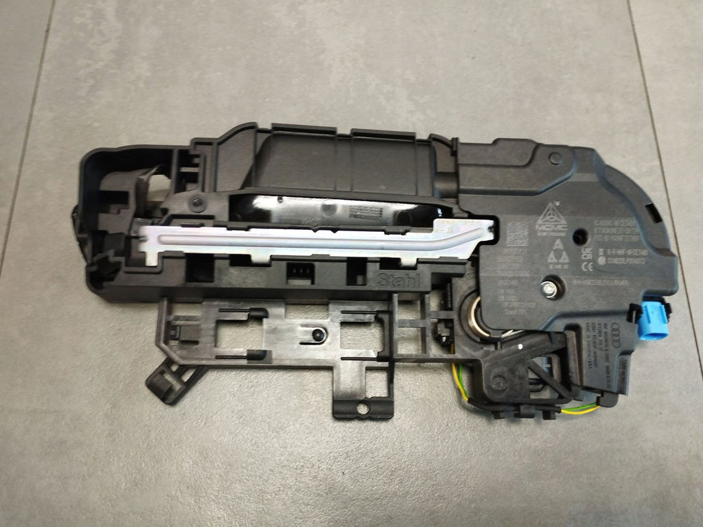 Audi A5 B10 DOOR HANDLE LEFT FRONT 8B1837811B