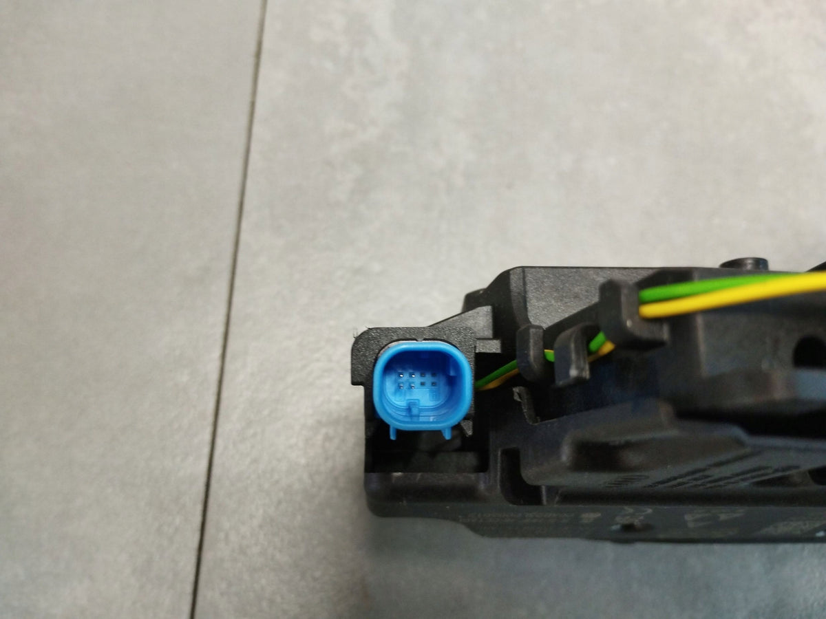 Audi A5 B10 DOOR HANDLE LEFT FRONT 8B1837811B