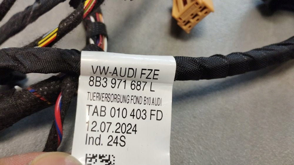 Audi A5 B10 DOOR HARNESS LEFT REAR 8B3971687L