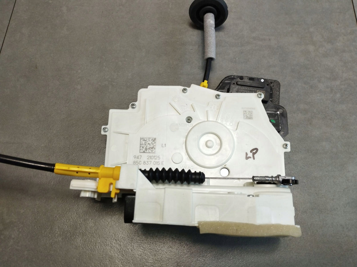 Audi A5 B10 DOOR LOCK LEFT FRONT 85C837015E