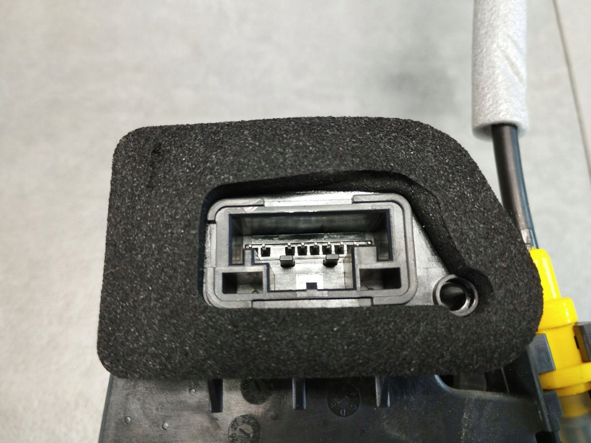 Audi A5 B10 DOOR LOCK LEFT FRONT 85C837015E