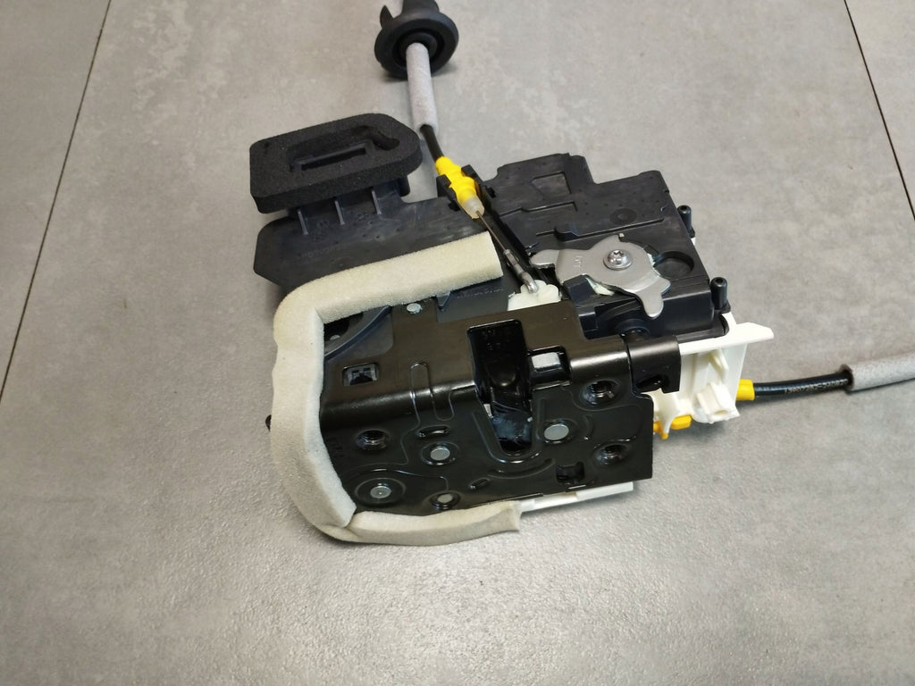 Audi A5 B10 DOOR LOCK LEFT FRONT 85C837015E