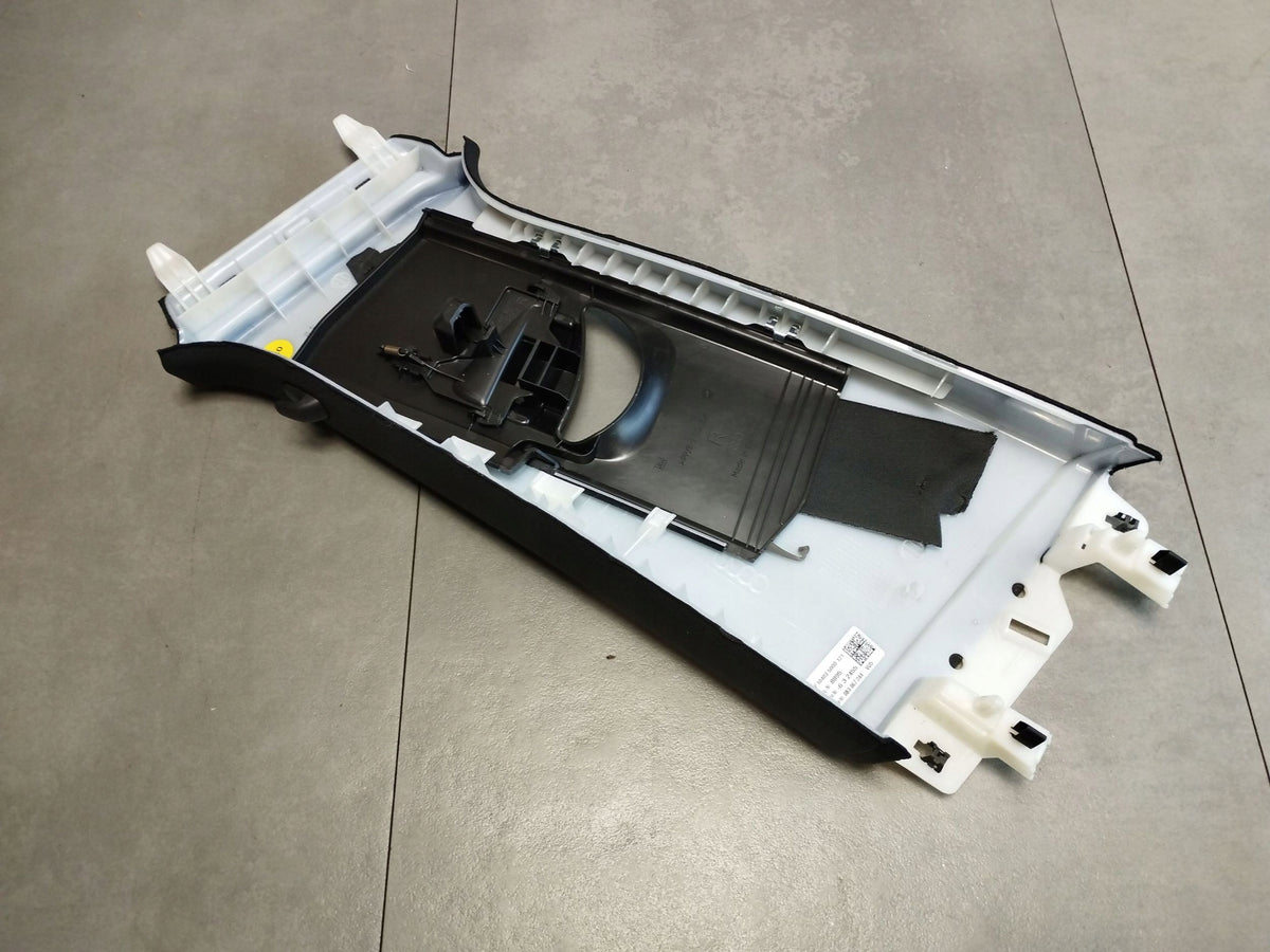 Audi A5 B10 KOMBI Post cover B upper right 8B3867244