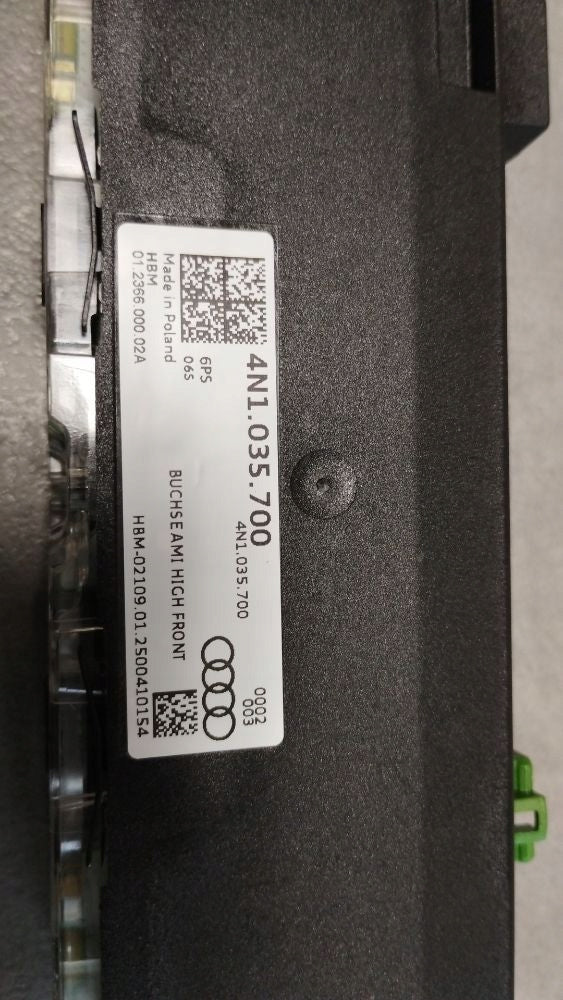 Audi A5 B10 USB port 4N1035700