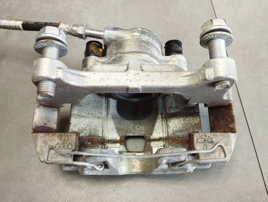 Audi A5 Sportback 8TA 2.0 TDI CLAMP RIGHT FRONT