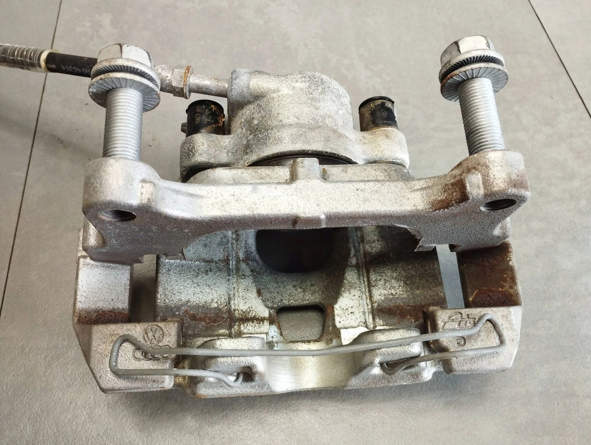 Audi A5 Sportback 8TA 2016 CLAMP RIGHT FRONT