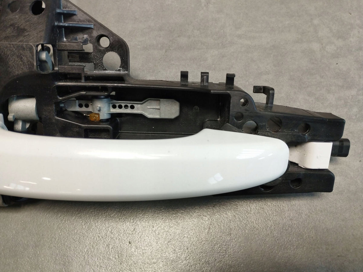 Audi A5 Sportback 8TA HANDLE LEFT FRONT LS9R 8T1837885B