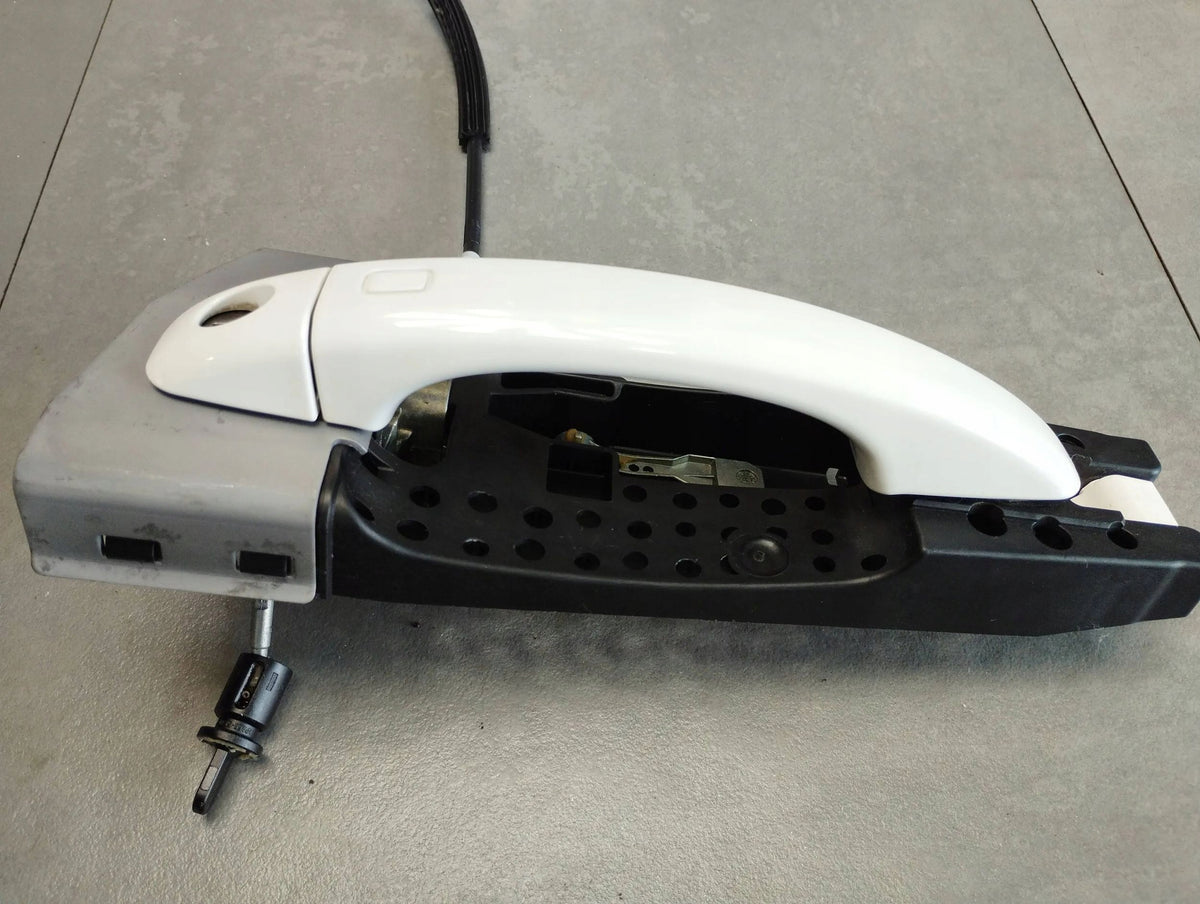 Audi A5 Sportback 8TA HANDLE LEFT FRONT LY9C KESSY