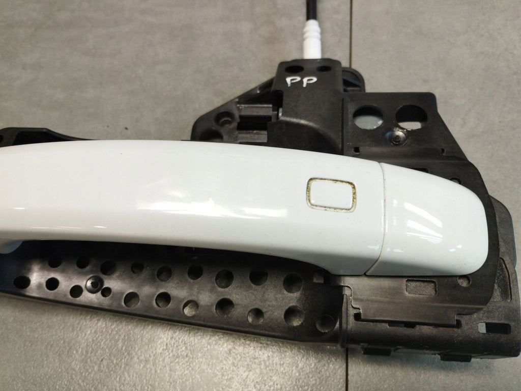 Audi A5 Sportback 8TA HANDLE RIGHT FRONT LS9R 8T0837886B