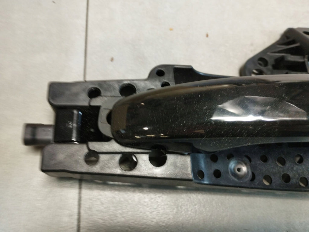 Audi A5 Sportback 8TA HANDLE RIGHT FRONT LY9T 8T02837886