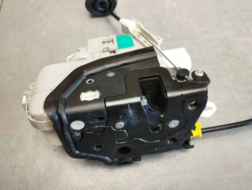 Audi A5 Sportback 8TA LOCK LEFT FRONT 8J1837015F